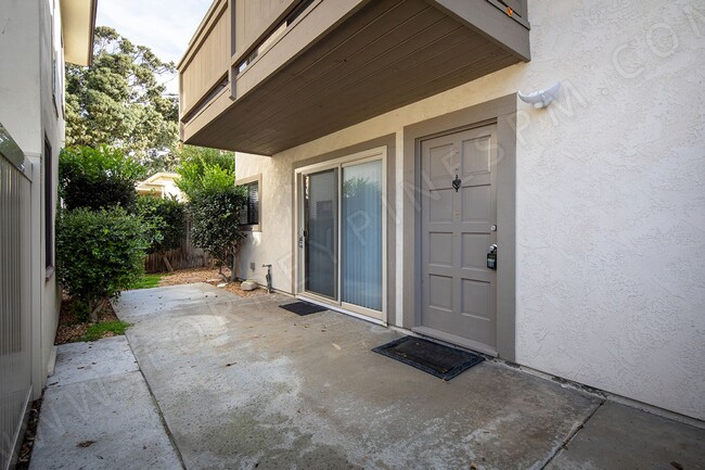 Building Photo - OPEN HOUSE: 12/13 1-2PM ~ 3BR Townhome with Garage, 1 BLOCK from Ocean!