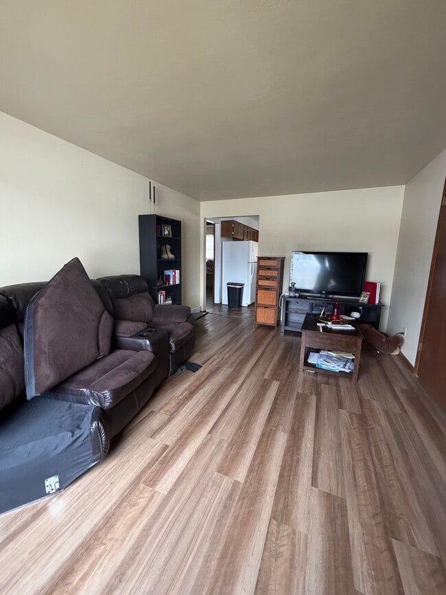 Building Photo - Midpark Duplex