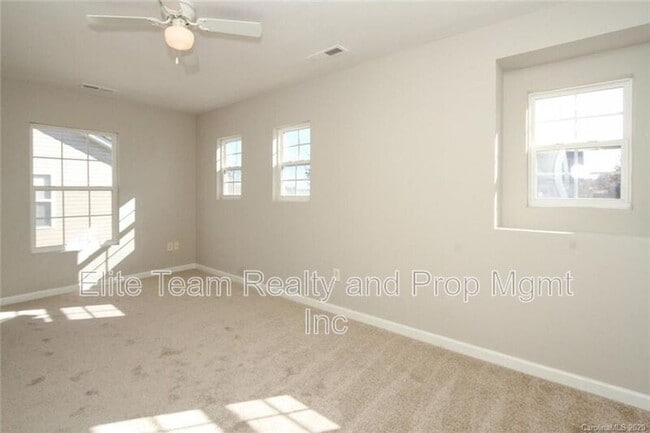 Building Photo - 10816 Carstairs St