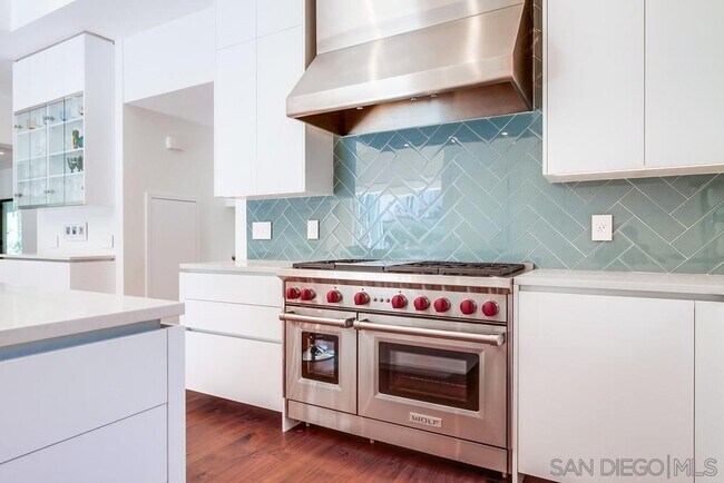 Building Photo - 738 Castro St