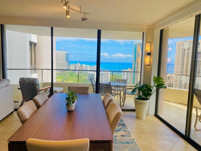 Building Photo - 1910 Ala Moana Blvd