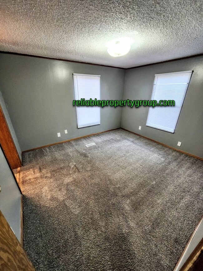 Building Photo - New Listing in Fort Wayne