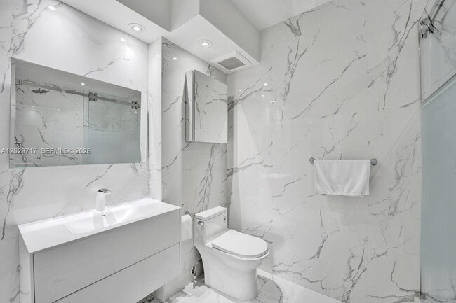 Building Photo - 20281 E Country Club Dr