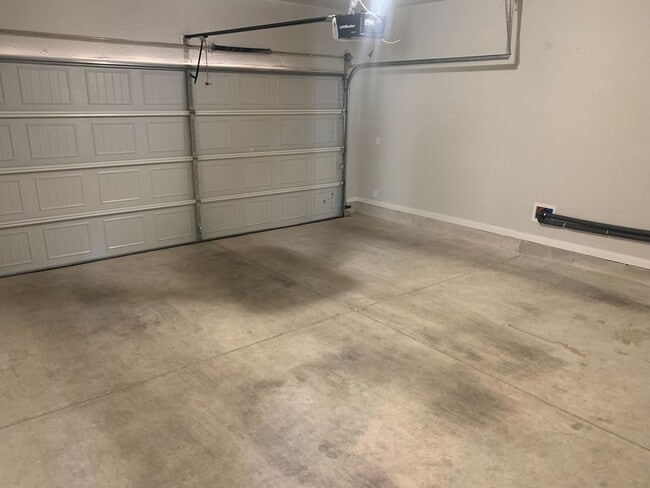 Building Photo - *COMING SOON* Comfort & Convenience – 2-Story Home with Fenced Backyard!