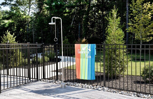 Building Photo - 1907 Stallion Cir E