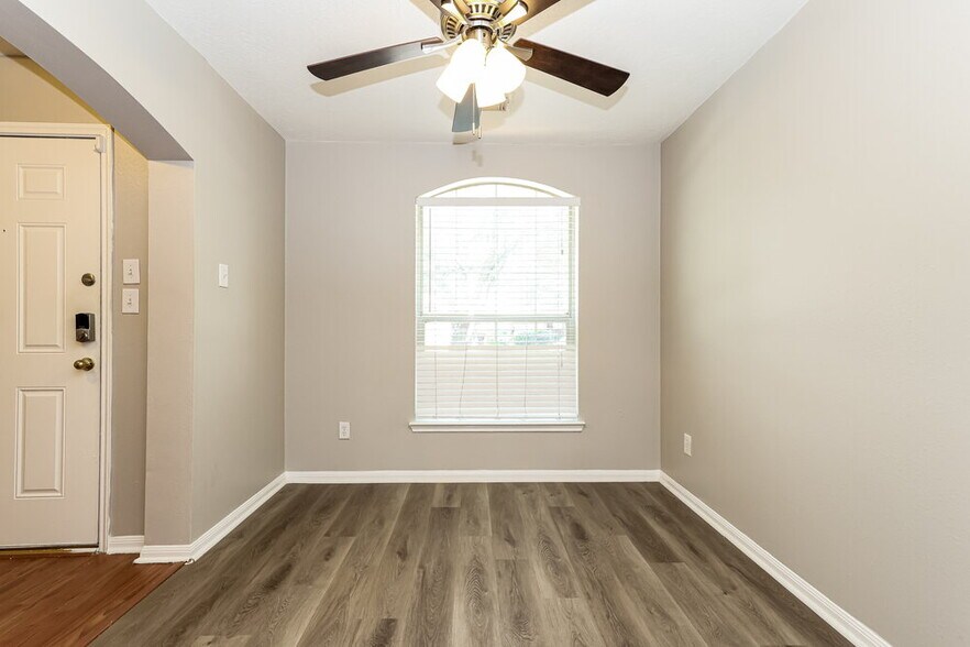 Building Photo - 1711 Rock Ridge Dr