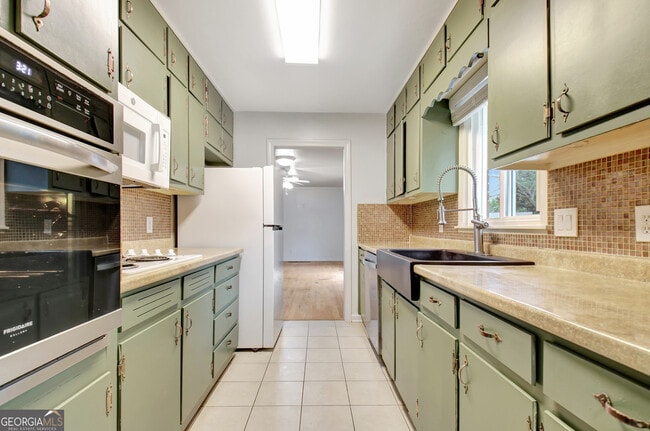 Building Photo - 500 Circle Dr