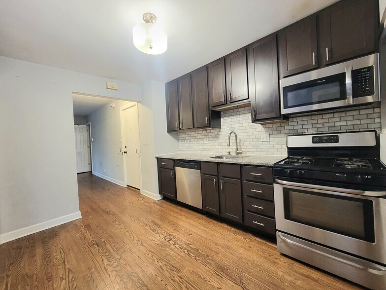 Kitchen - 8029 Lake St