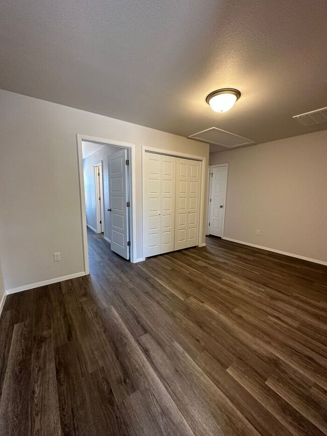 Building Photo - Three Bedroom | Two and a Half Bathroom Ho...