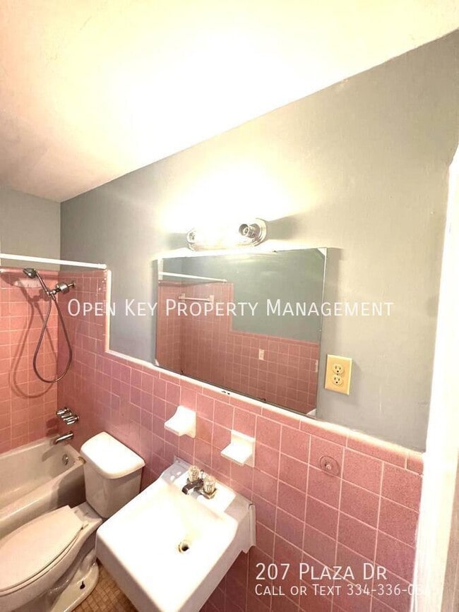 Building Photo - 207 Plaza Dr