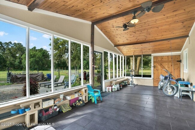 Building Photo - 18321 Edgewood Dr