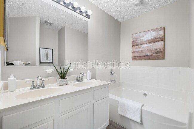 Building Photo - 10 Ironstone Ct