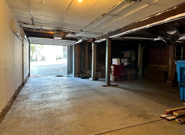 Building Photo - UPDATED Split Level 3BR/2BA 1650sf Sunset ...