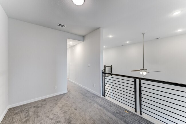 Building Photo - 6570 Scarlet Pond Ln