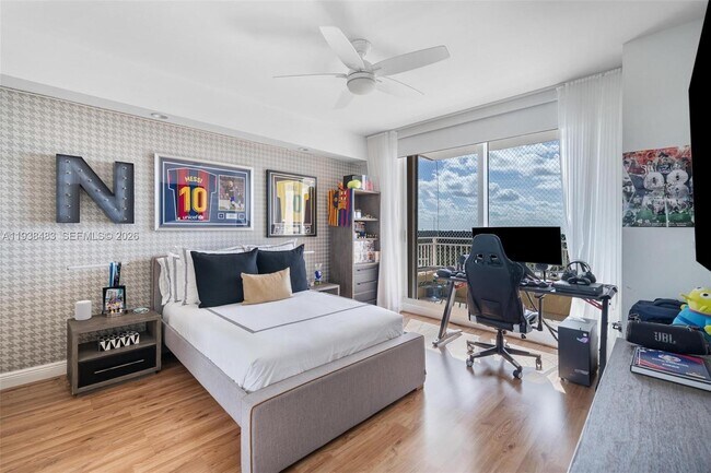 Building Photo - 799 Crandon Blvd