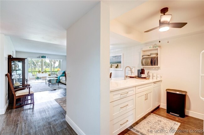 Building Photo - 5563 NE Gulfstream Way