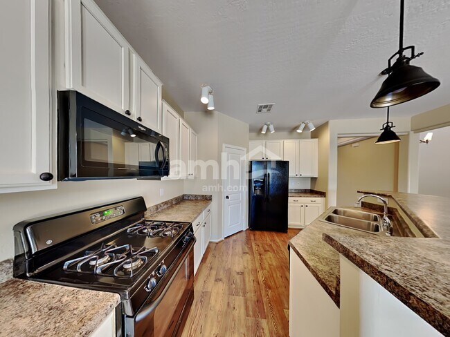 Building Photo - 19395 E Carriage Way