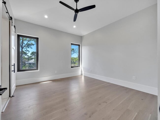 Building Photo - 330 Kelly Plantation Dr