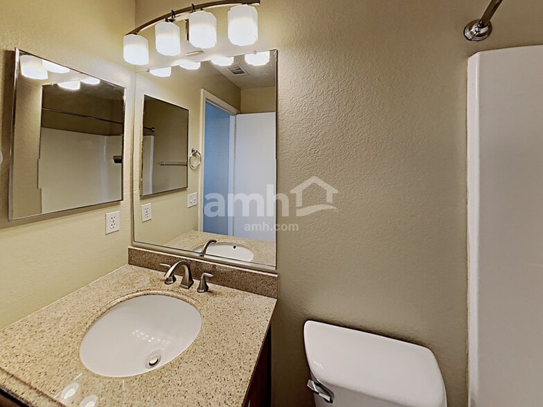 Building Photo - 242 S Valle Verde