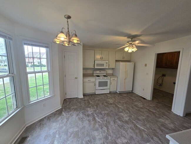 Building Photo - 312 Shade Tree Dr