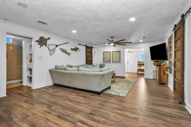 Building Photo - 631 Clear Lake Rd