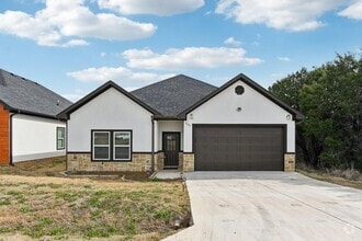 Building Photo - Spacious Custom New Build- 4 Bed 2 Bath Ho...