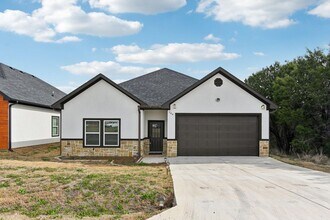 Building Photo - Spacious Custom New Build- 4 Bed 2 Bath Ho...