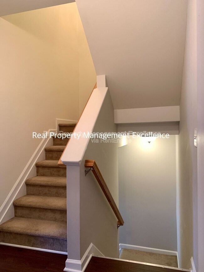 Building Photo - 310 Gilman Ln