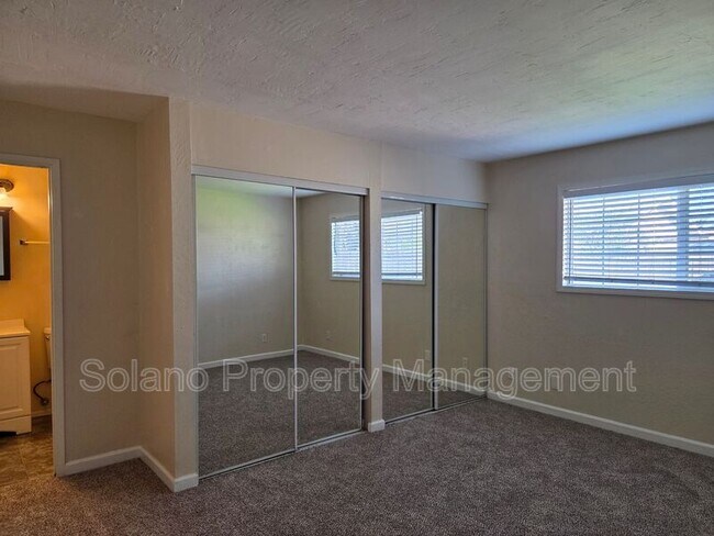 Building Photo - 232 Elwood St