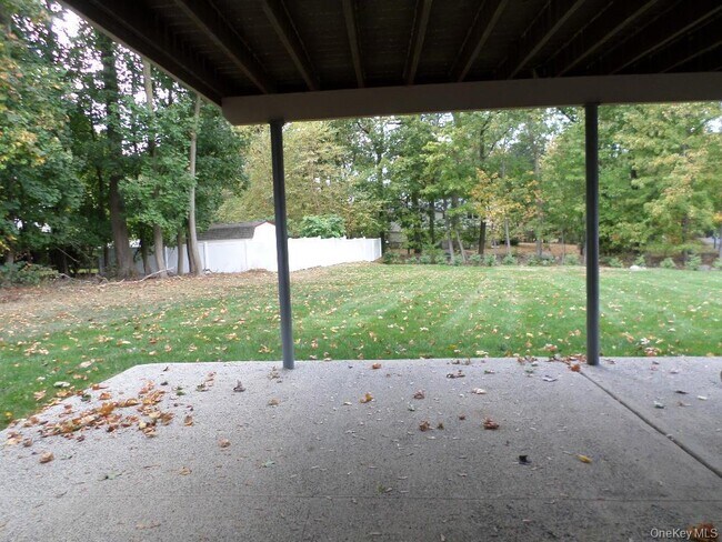 Building Photo - 8 Jodi Ln