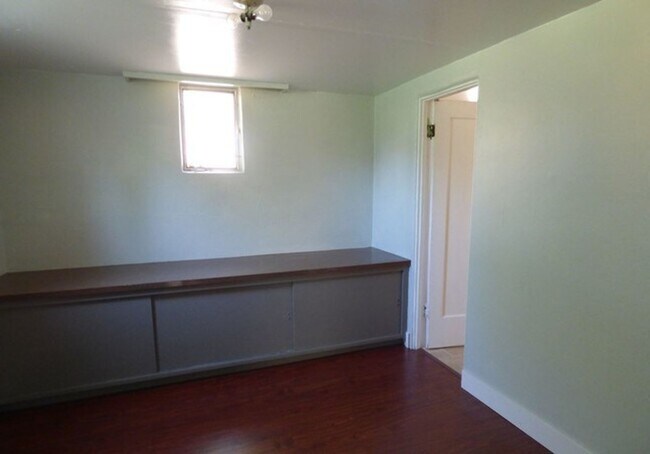 Building Photo - 2121 5th Ave