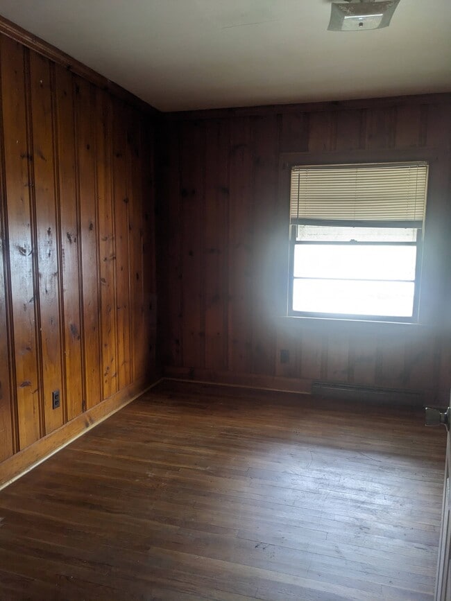 Building Photo - 1115 Woodrow St S