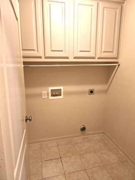 Building Photo - 5725 Swords Dr