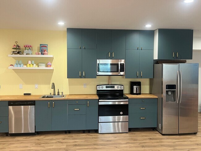 Building Photo - 4209 W Mesquite Way