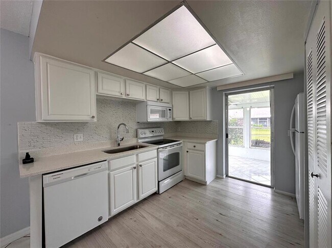 Building Photo - 22 W Country Cove Way