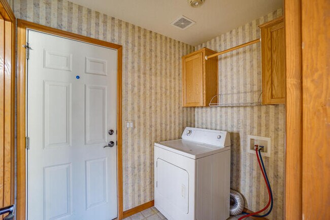 Building Photo - BEAUTIFUL FOUR BEDROOM IN CAMAS