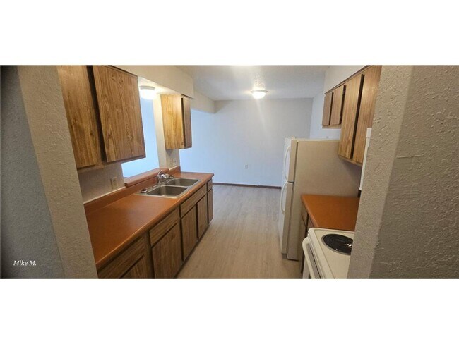 Building Photo - 16 Green River Rd