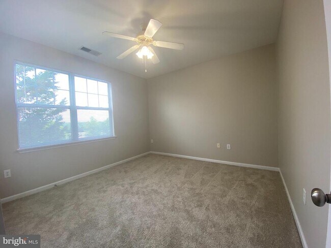 Building Photo - 12929 Centre Park Cir