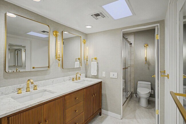 Building Photo - AVAILABLE NOW!! 2 Bedroom 3 Bathroom condo in Palm Springs!
