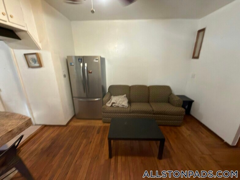 Building Photo - 46 Park Vale Ave