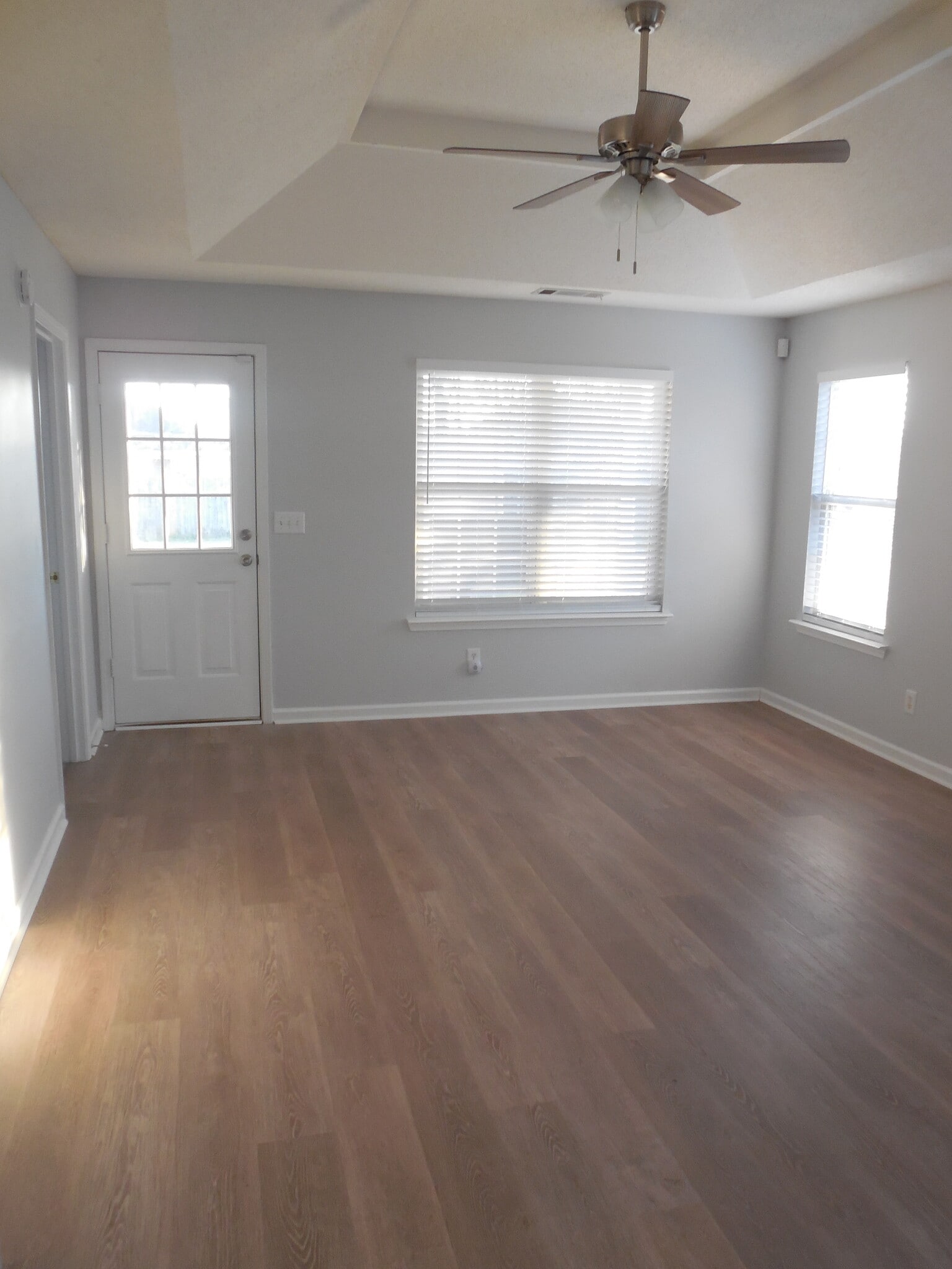 Livingroom - 305 Chadwyck Cir