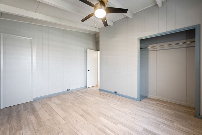 Building Photo - BK-1287