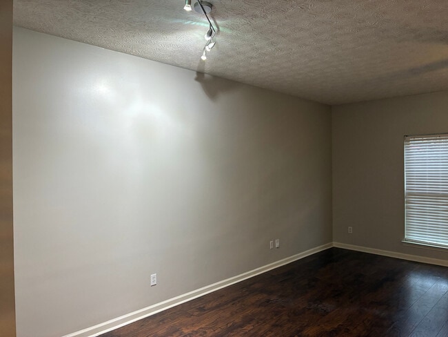 Building Photo - Room in Townhome on Stone Gate Way