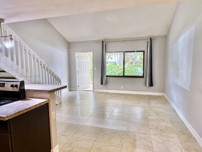 Building Photo - 1455 Holly Heights Dr