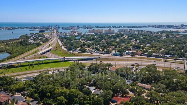 Building Photo - 4939 Woodland Dr