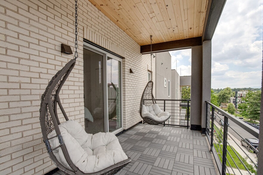 Building Photo - 3890 W 13th Ave