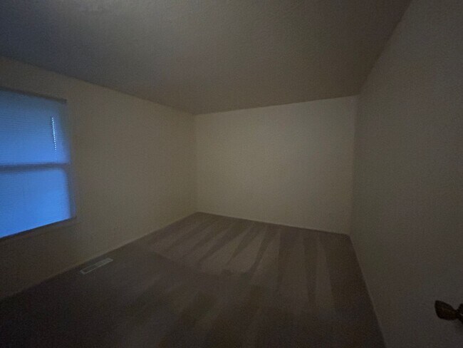 Building Photo - 5888 Shannon Ave