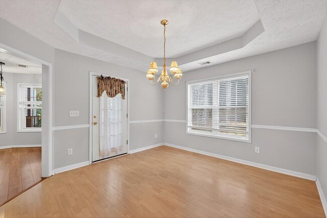 Building Photo - 249 Russell Rd