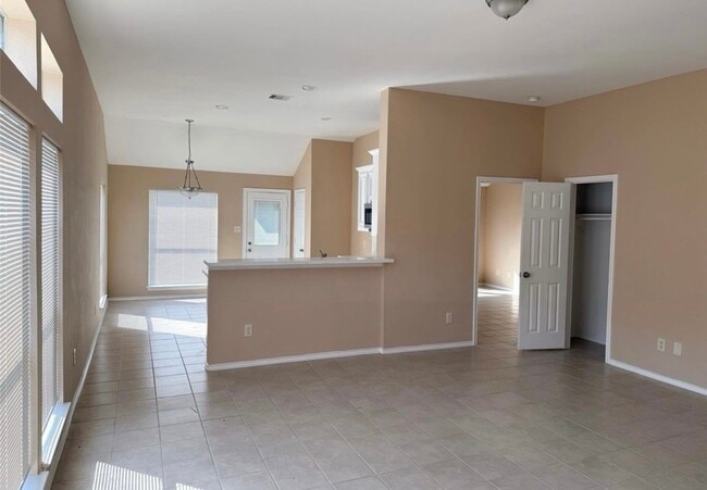 Building Photo - 2107 Castle Gardens Ln