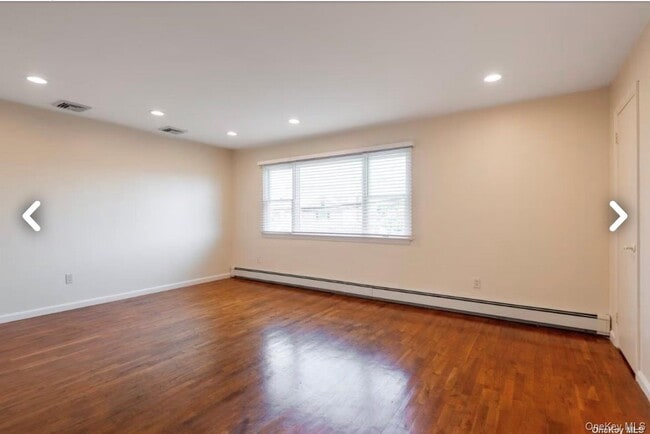 Building Photo - 171 Roslyn Rd